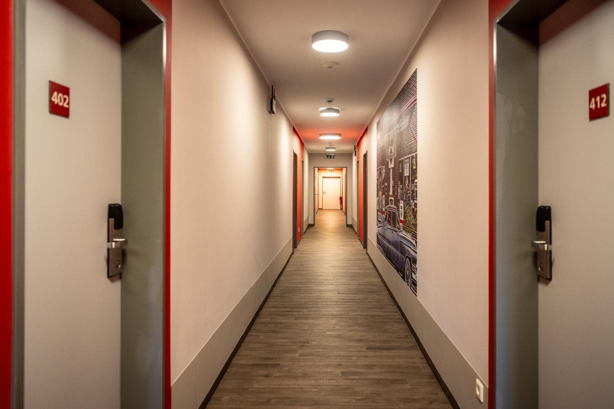 Serways Hotel Feucht Ost Exteriör bild