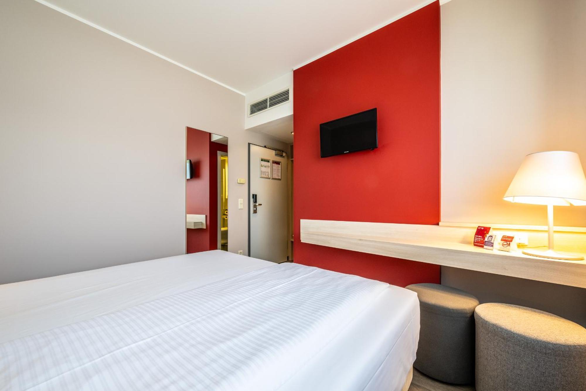 Serways Hotel Feucht Ost Exteriör bild