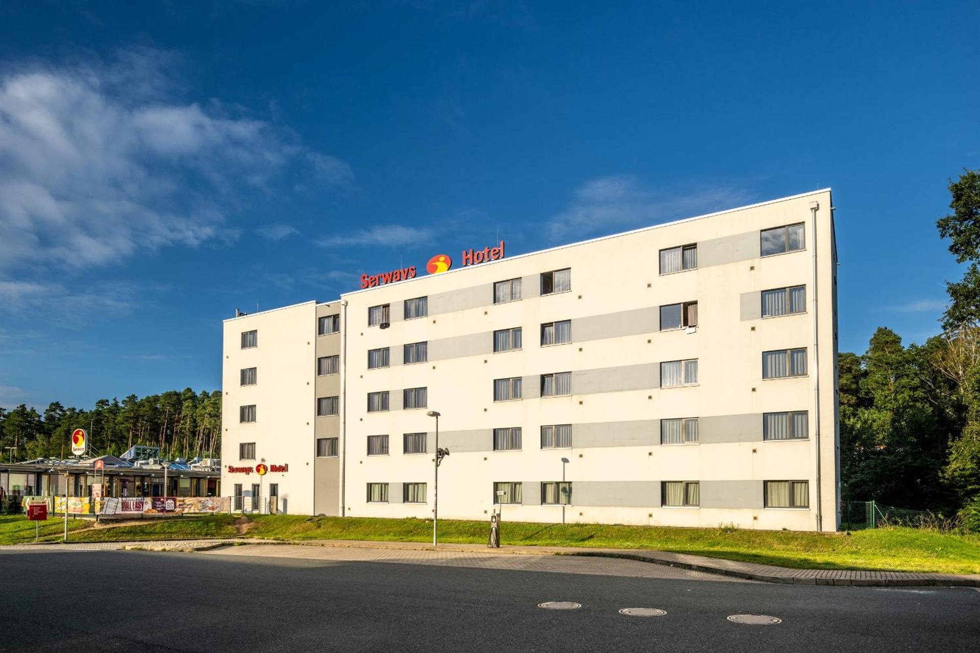 Serways Hotel Feucht Ost Exteriör bild