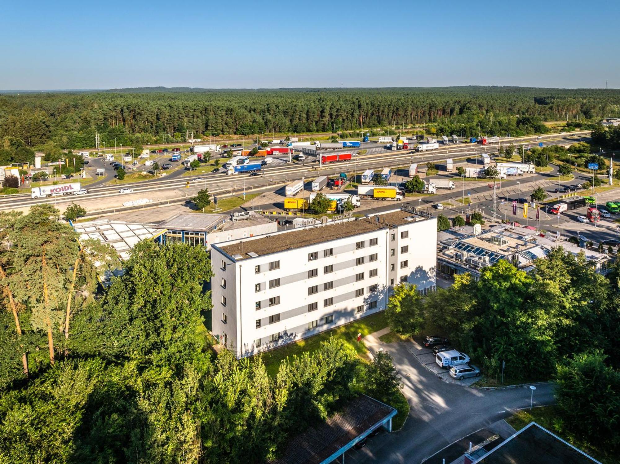 Serways Hotel Feucht Ost Exteriör bild