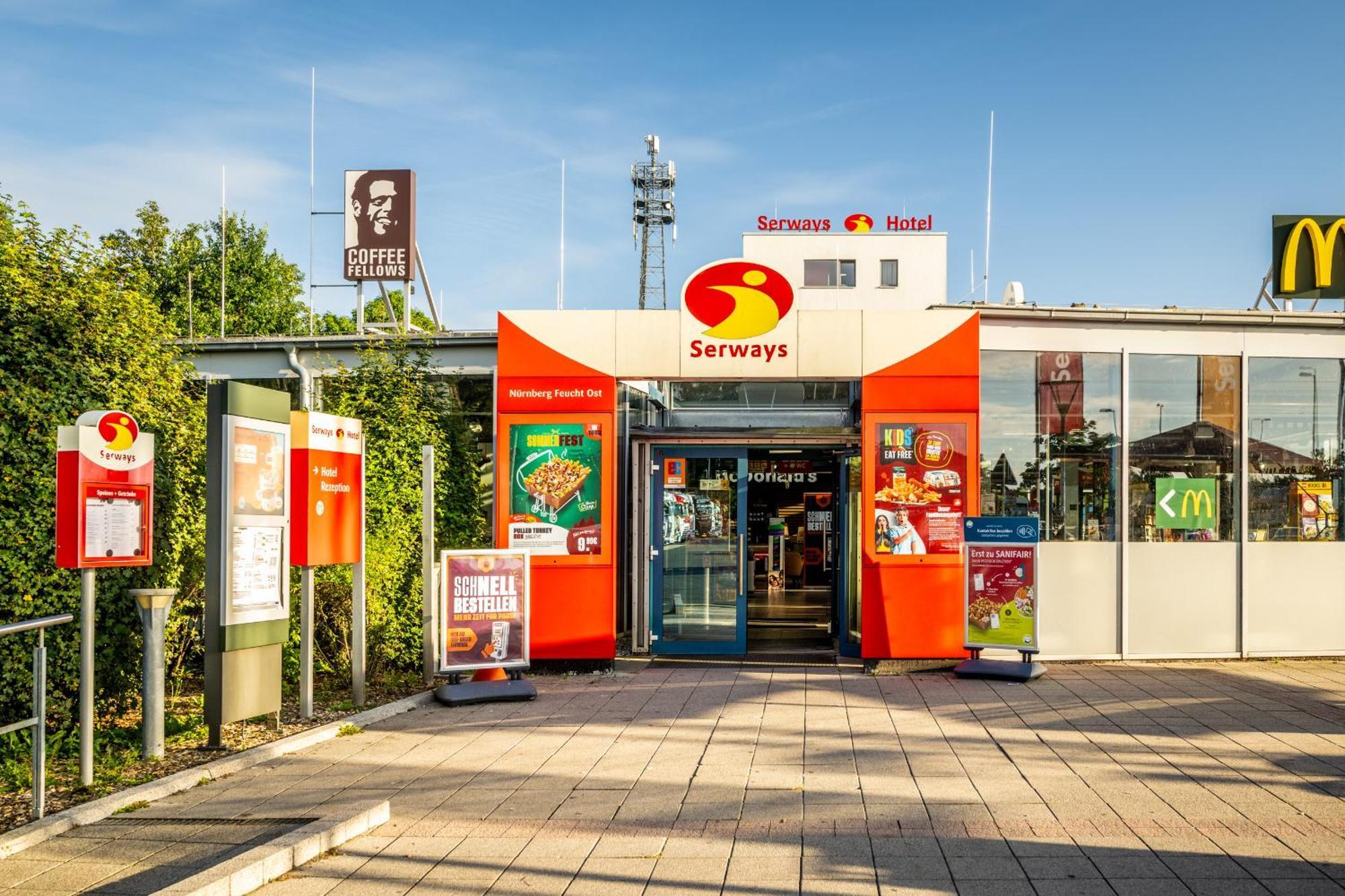 Serways Hotel Feucht Ost Exteriör bild