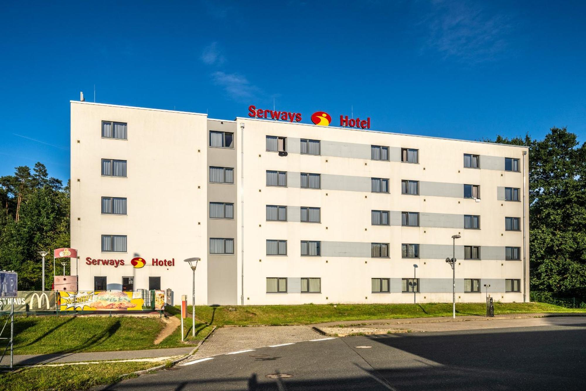 Serways Hotel Feucht Ost Exteriör bild