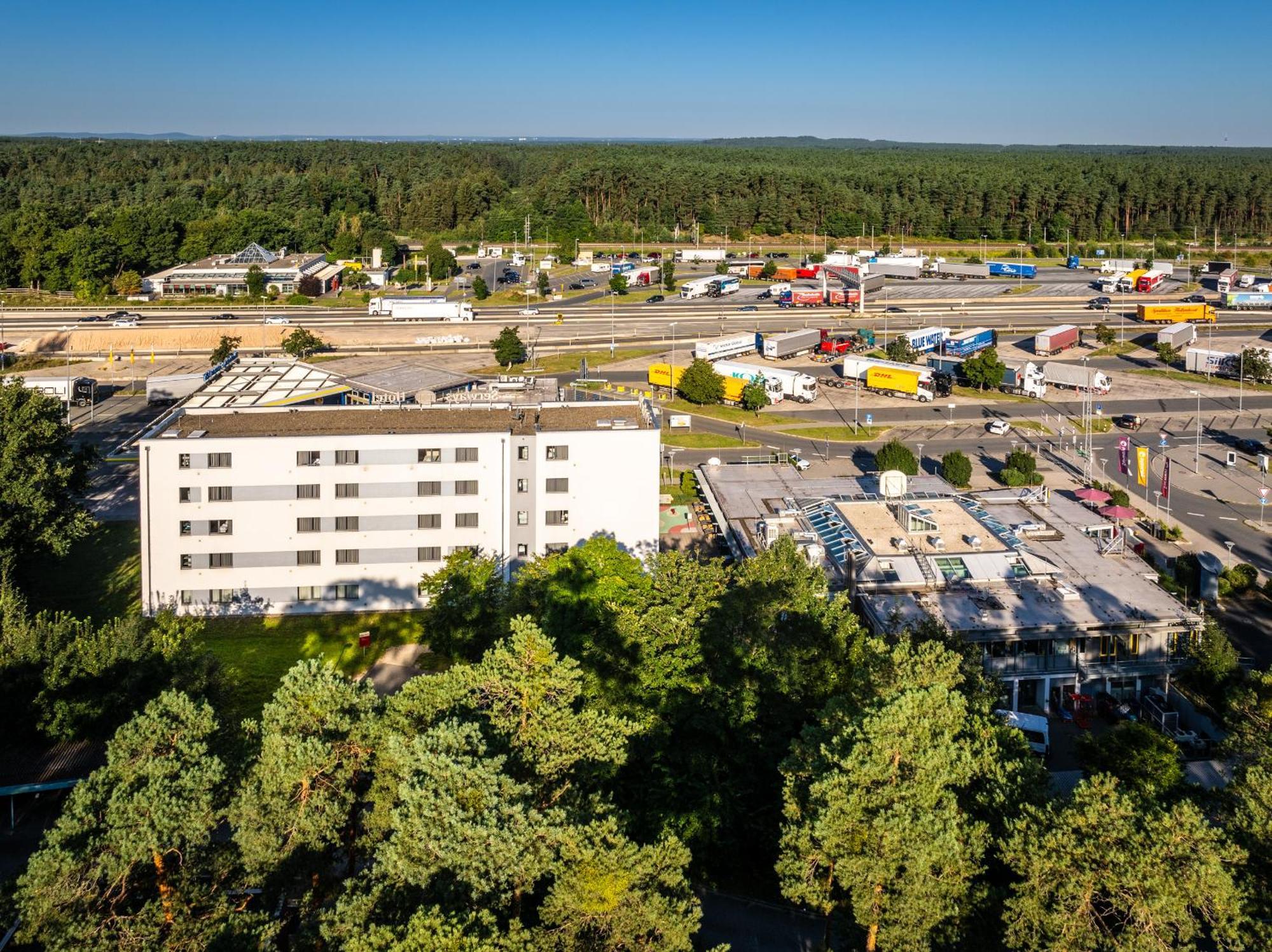 Serways Hotel Feucht Ost Exteriör bild